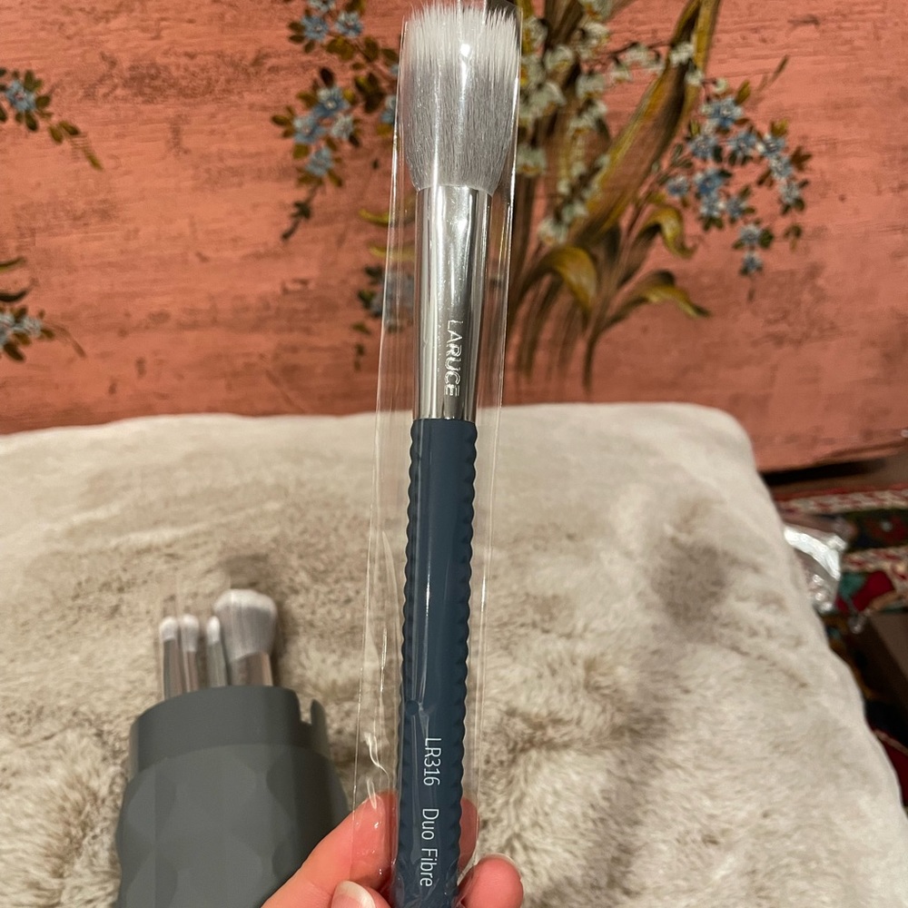 LARUCE CHRISTINE Makeup Brushes set with holder - Picture 4 of 8